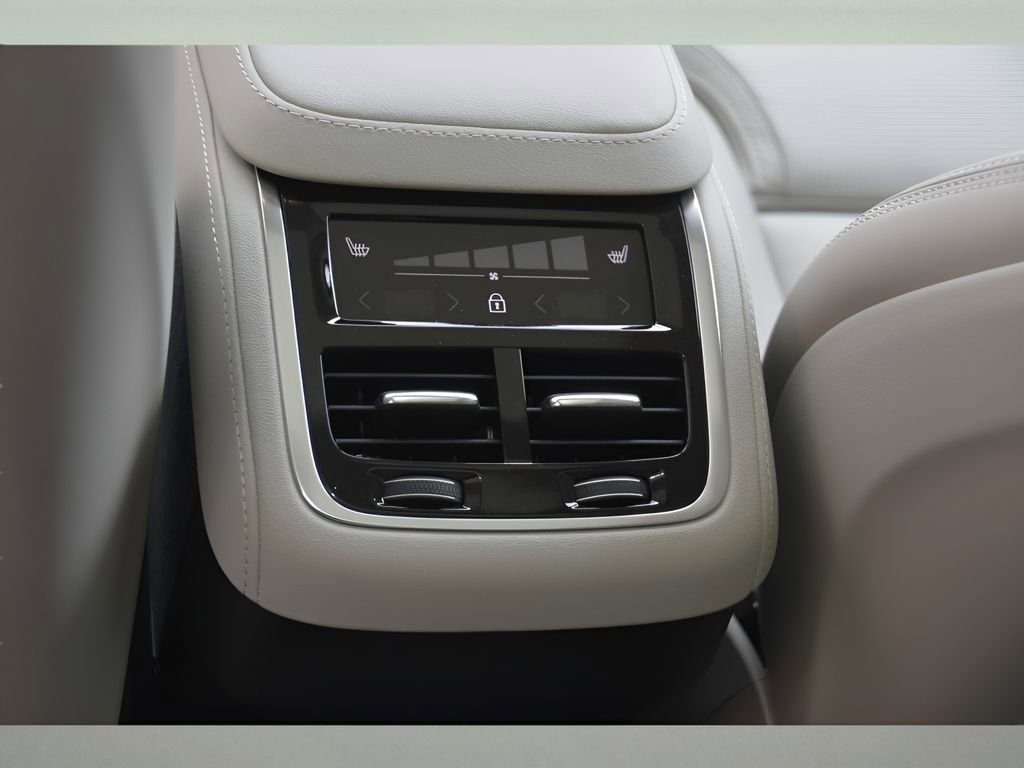 New 2026 Volvo XC90 B5 Ultra w/ Protection Package Premier image 17