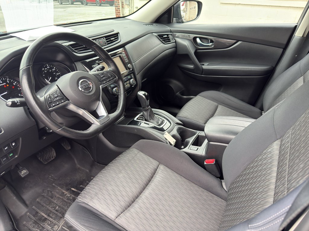 Used 2018 Nissan Rogue SV AWD/4WD image 9