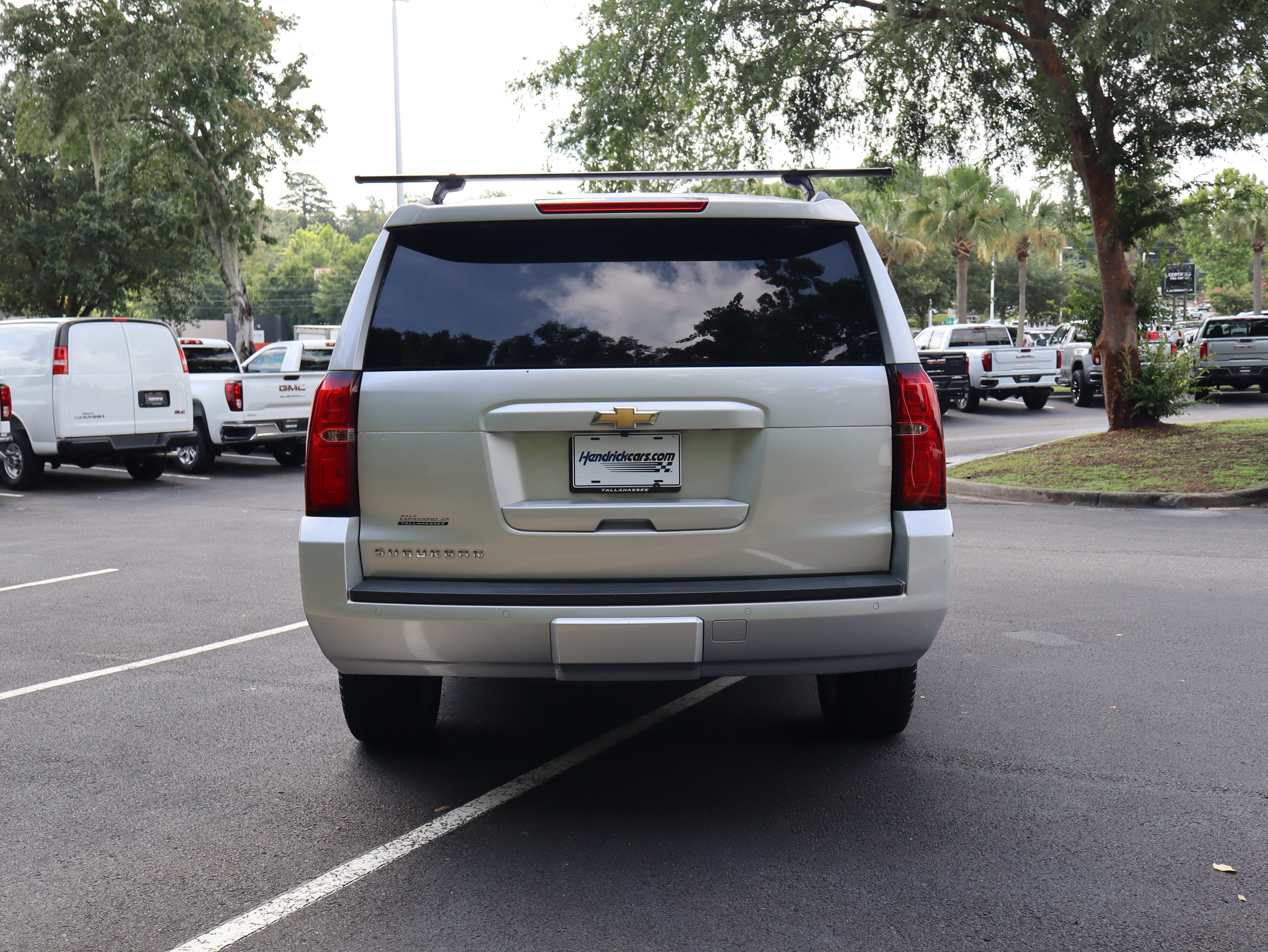 Used 2017 Chevrolet Suburban LT w/ Luxury Package RWD image 56