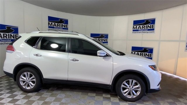 Used 2016 Nissan Rogue SV image 3