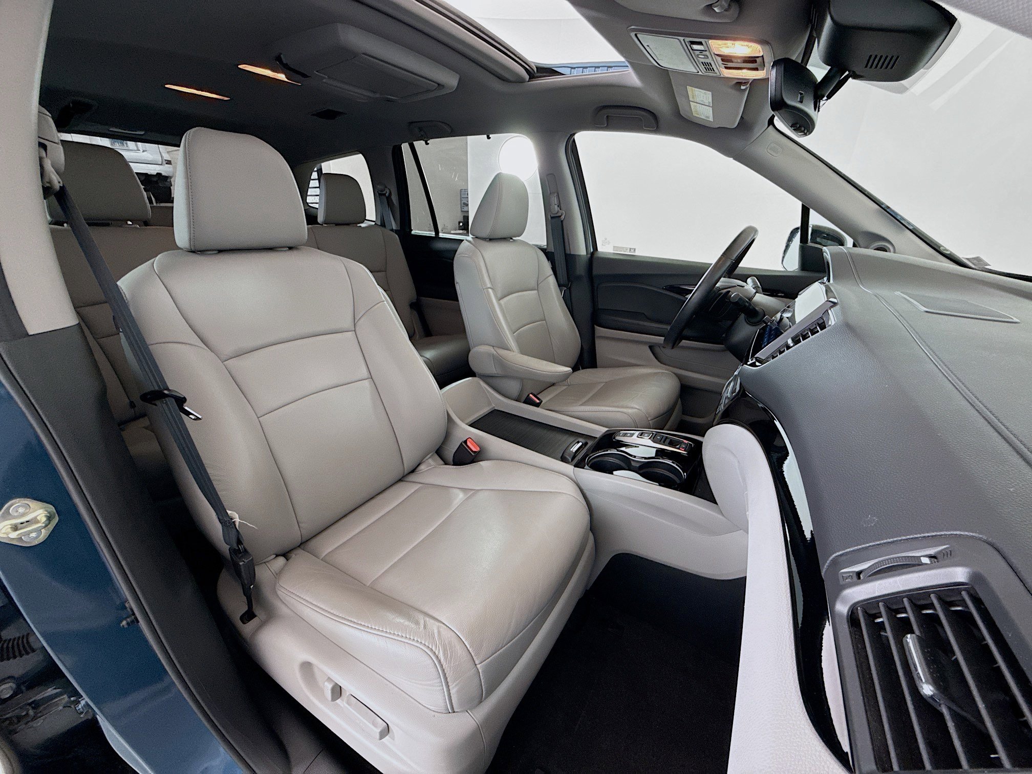 Used 2020 Honda Pilot Touring image 28