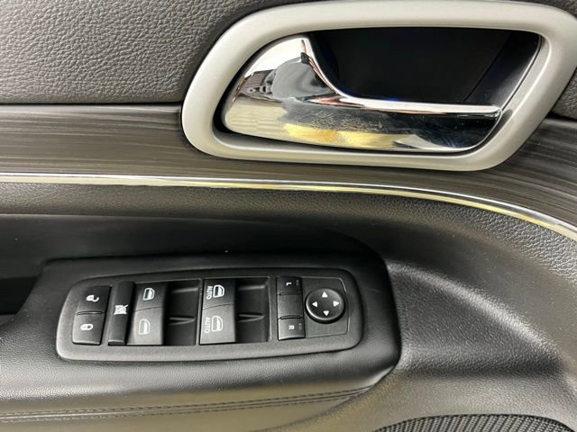 Used 2022 Jeep Grand Cherokee Limited image 23