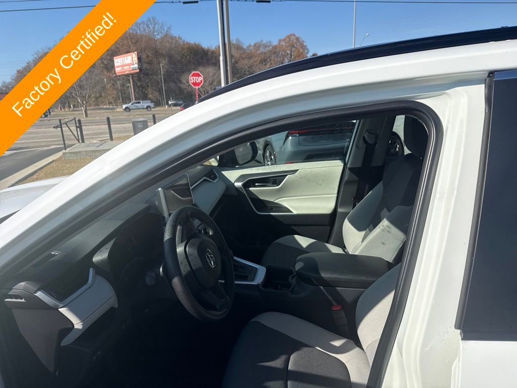 Used 2025 Toyota RAV4 XLE image 9