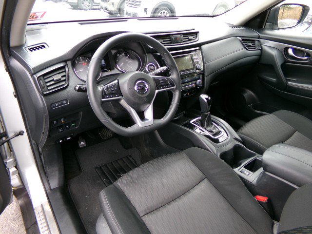 Used 2017 Nissan Rogue SV image 14