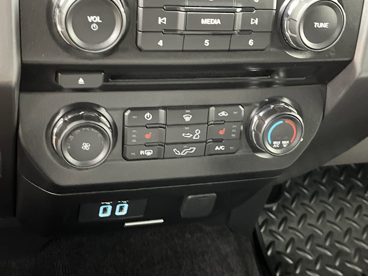Used 2017 Ford F150 XLT w/ Equipment Group 302A Luxury image 29