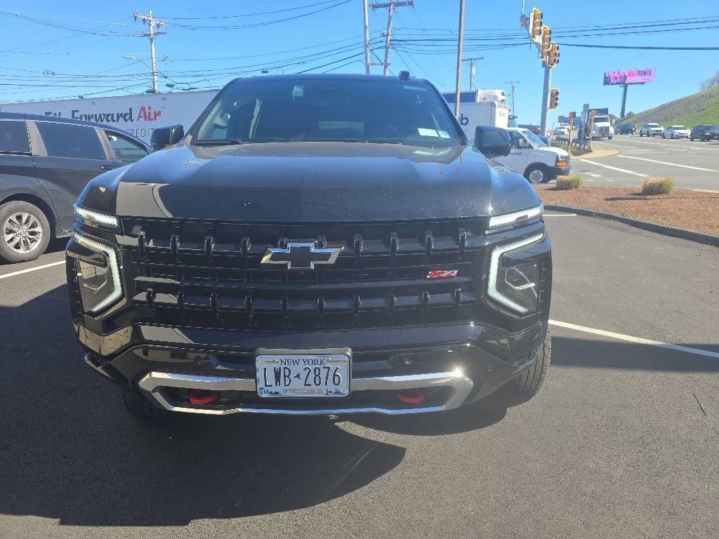 Used 2025 Chevrolet Suburban Z71 AWD/4WD image 2