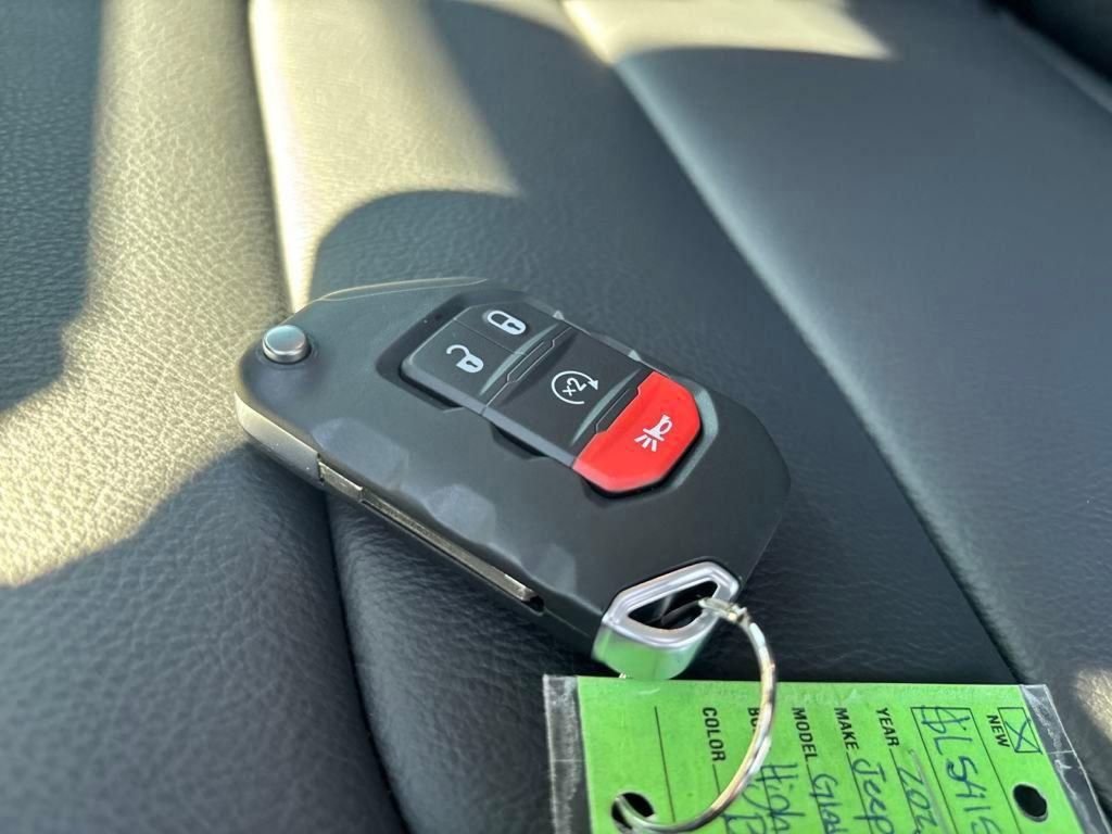 New 2025 Jeep Gladiator Sport image 31