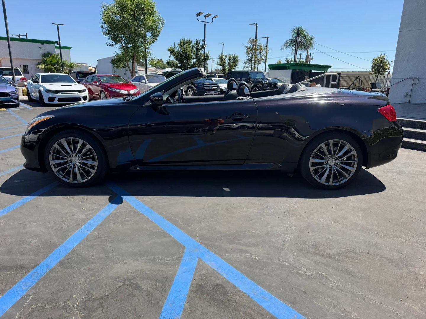 Used 2011 INFINITI G37 Convertible w/ Premium Pkg RWD image 5
