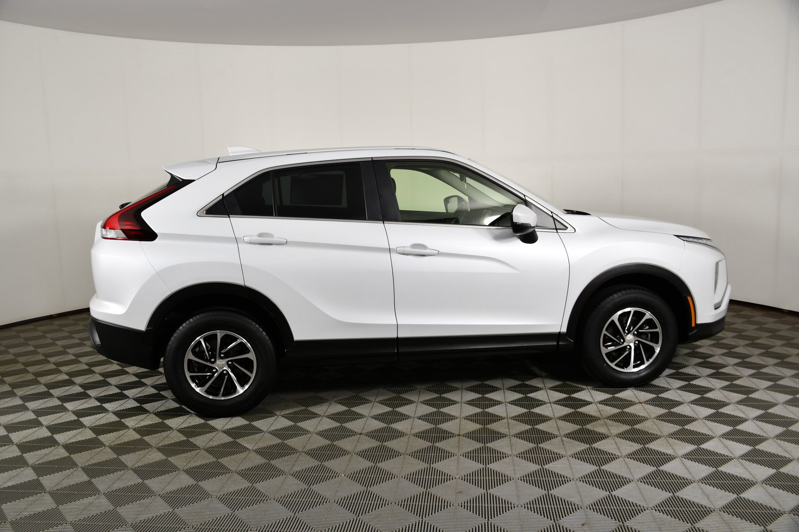 Used 2024 Mitsubishi Eclipse Cross ES AWD/4WD image 5