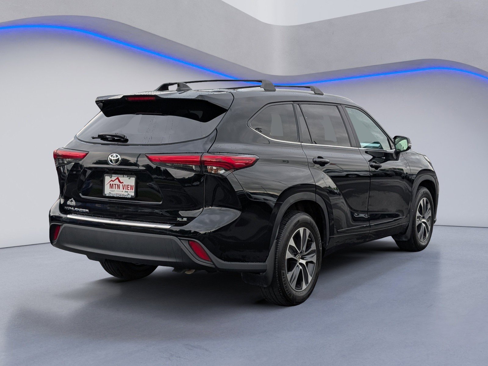 Used 2023 Toyota Highlander XLE FWD image 9
