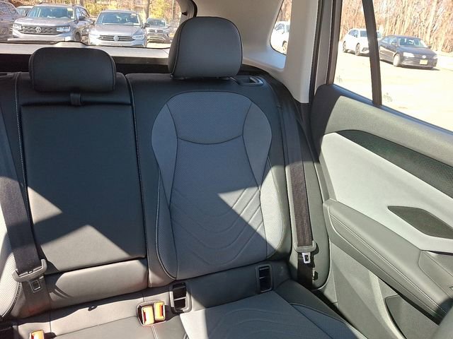 Certified 2025 Volkswagen Tiguan SE w/ Panoramic Sunroof Package AWD/4WD image 20