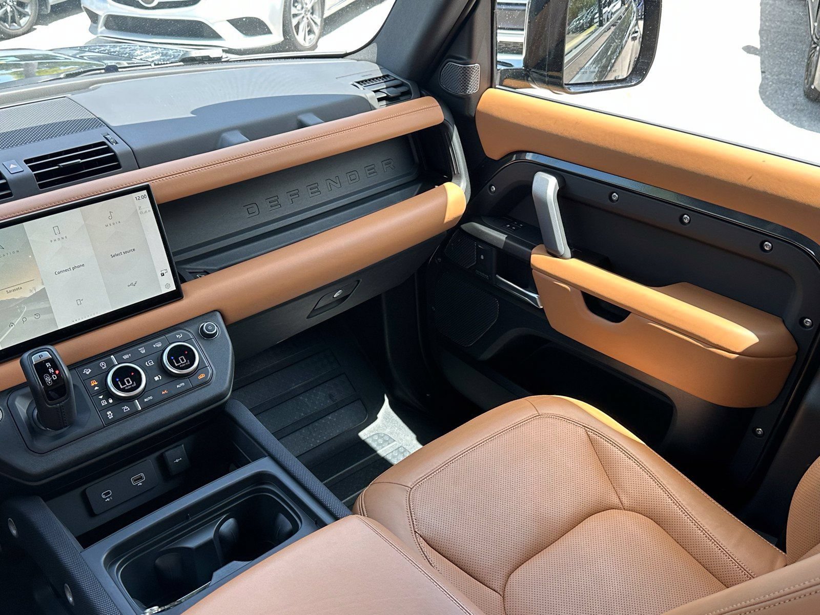 Used 2024 Land Rover Defender 110 V8 AWD/4WD image 15