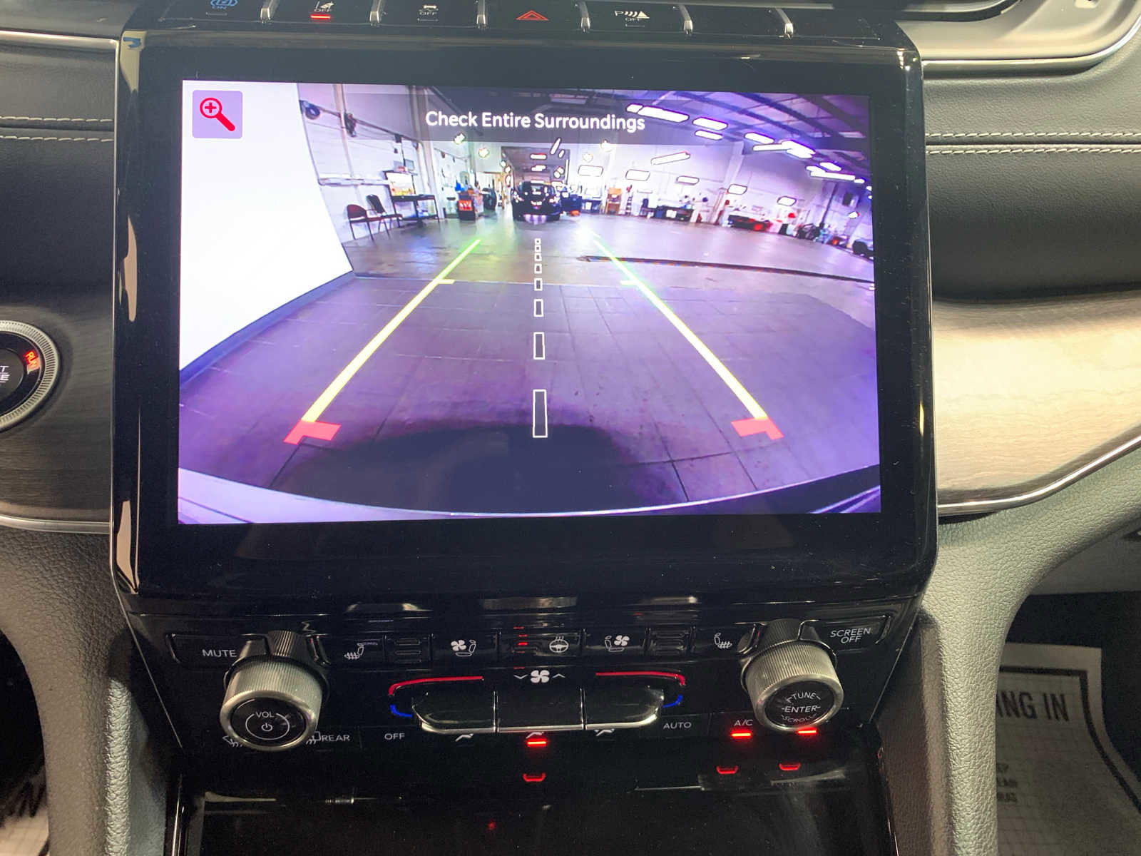 Used 2024 Jeep Grand Cherokee Overland w/ Luxury Tech Group IV image 5