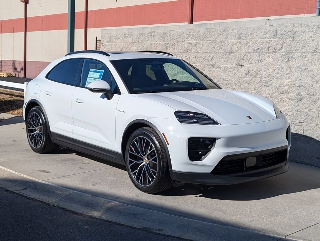 New 2025 Porsche Macan 4S Electric AWD/4WD image 9
