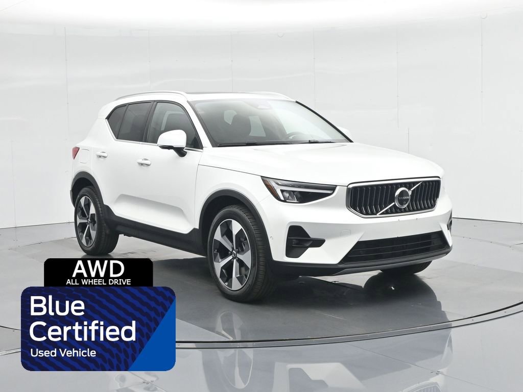 Used 2025 Volvo XC40 B5 Plus image 1