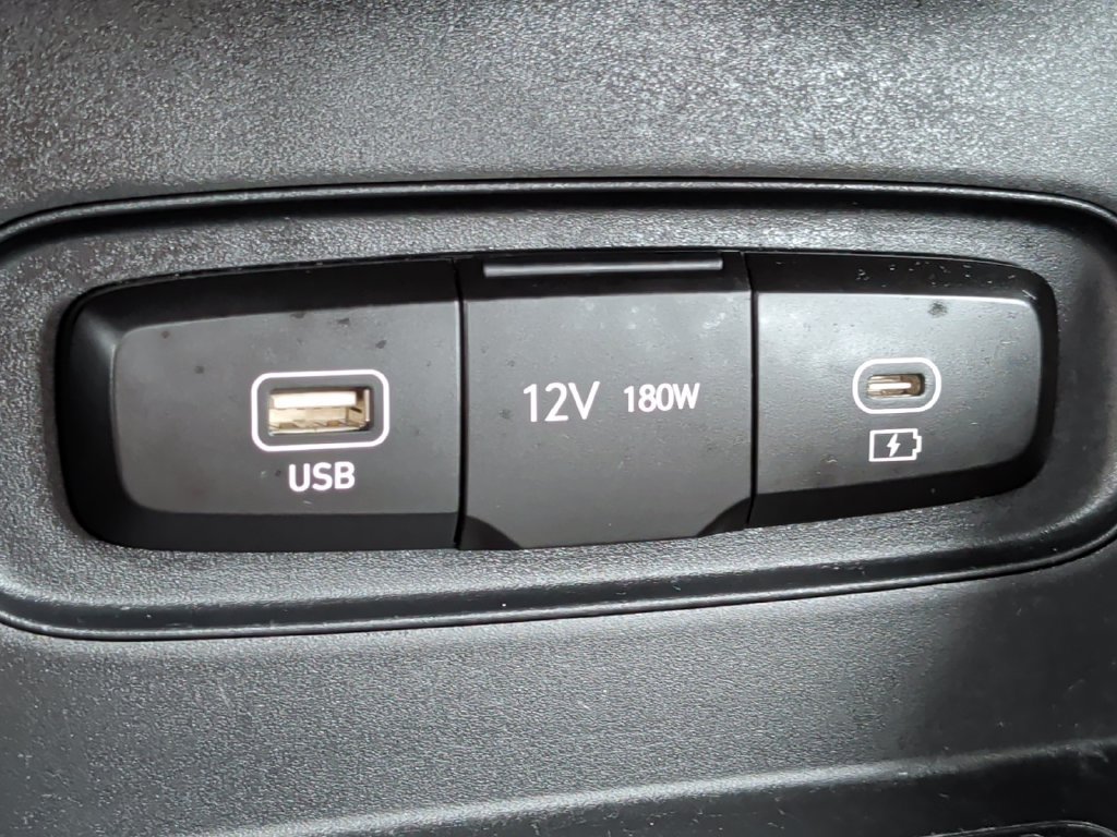 Used 2025 Hyundai Venue SEL FWD image 28