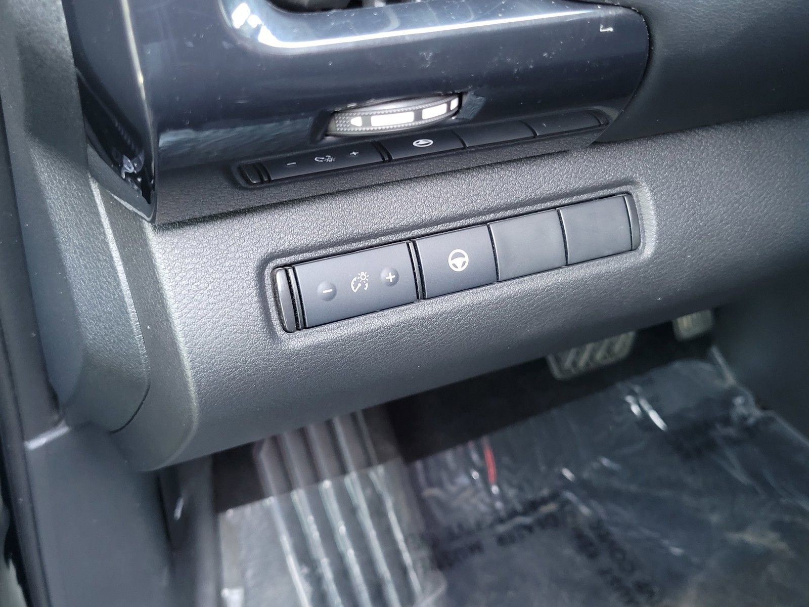 Used 2024 Nissan Pathfinder SV image 18