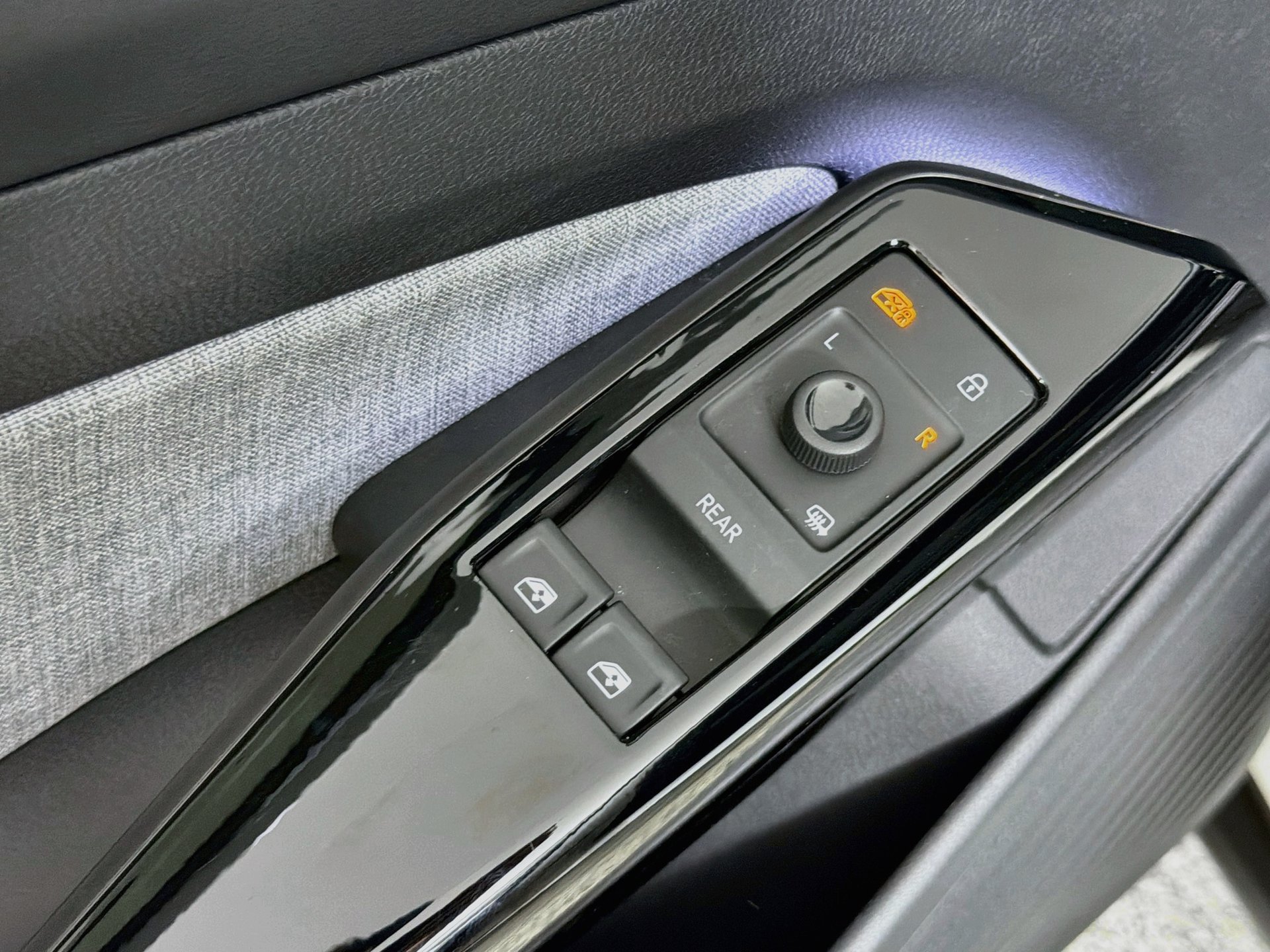 Certified 2025 Volkswagen ID.4 Pro RWD image 17