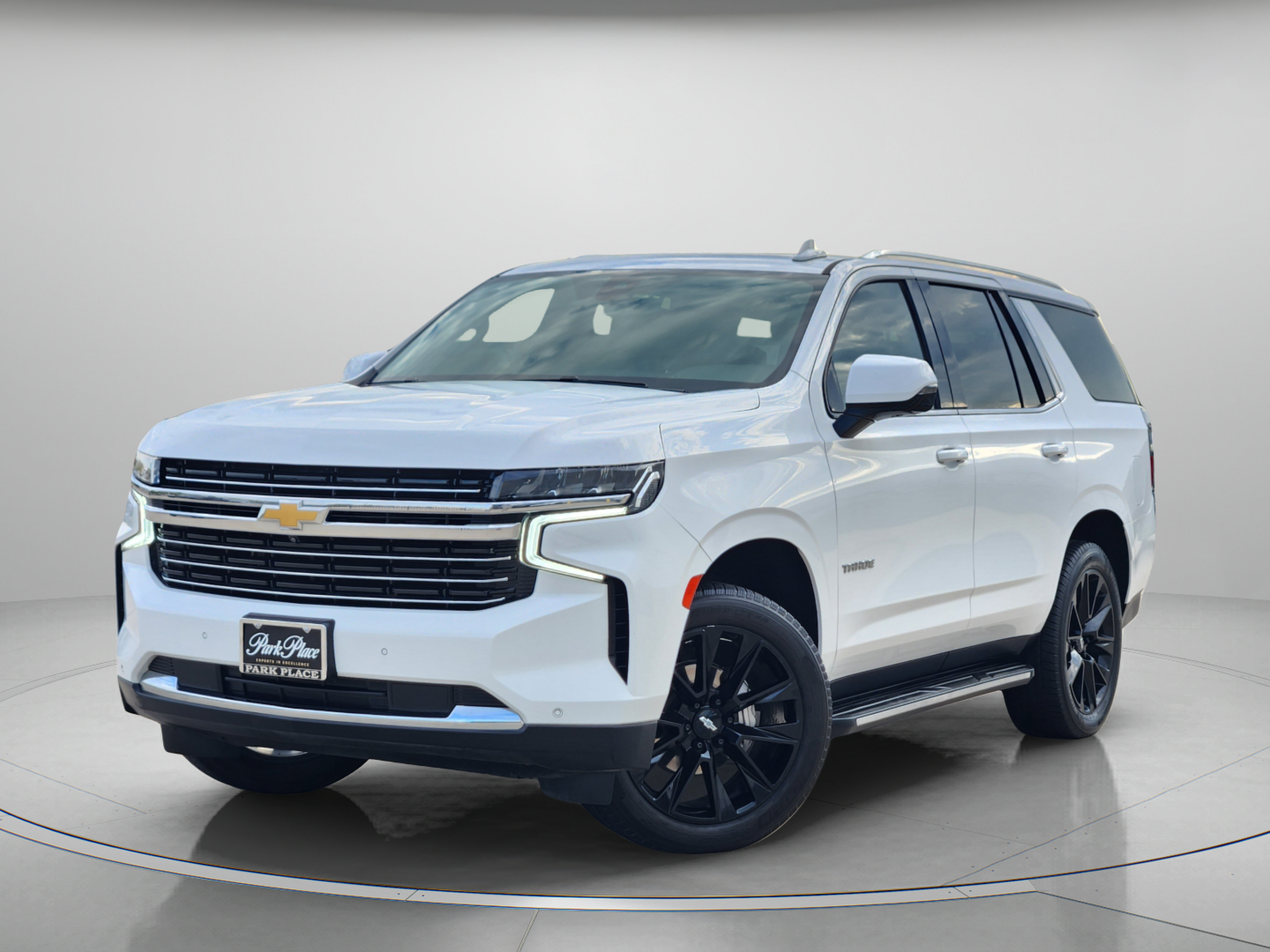Used 2022 Chevrolet Tahoe LT w/ Luxury Package RWD image 1