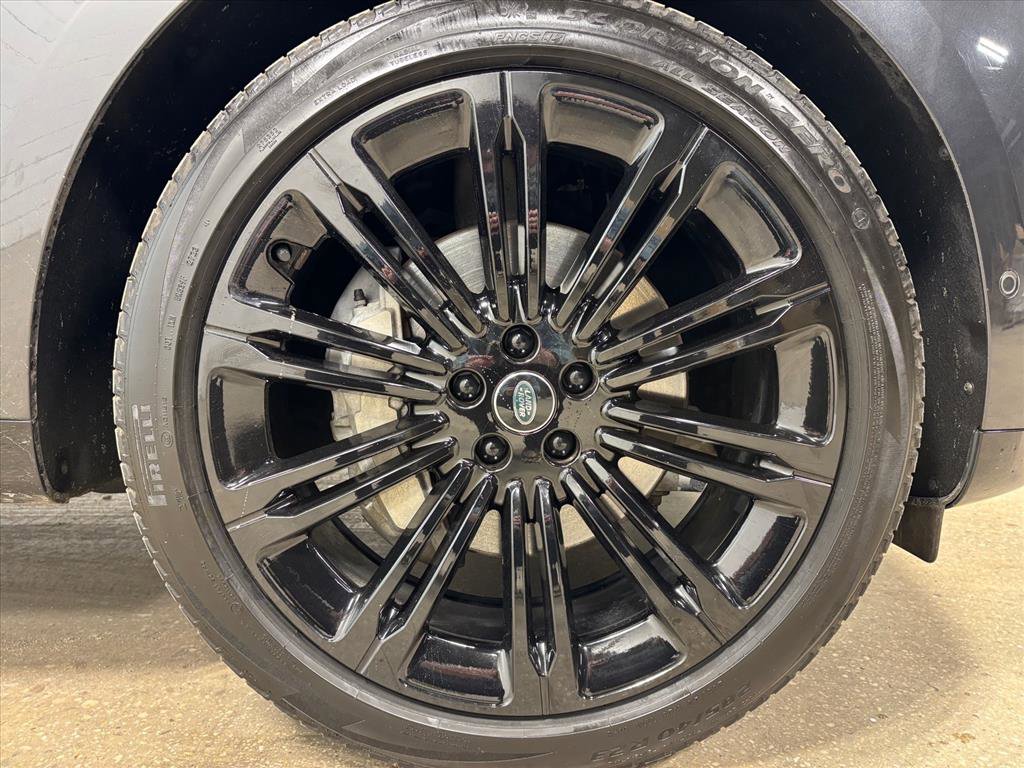 Used 2024 Land Rover Range Rover SE image 11