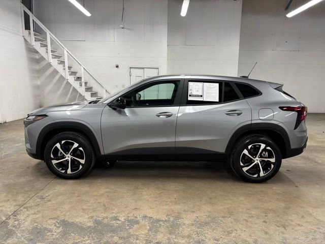 Used 2026 Chevrolet Trax RS FWD image 4