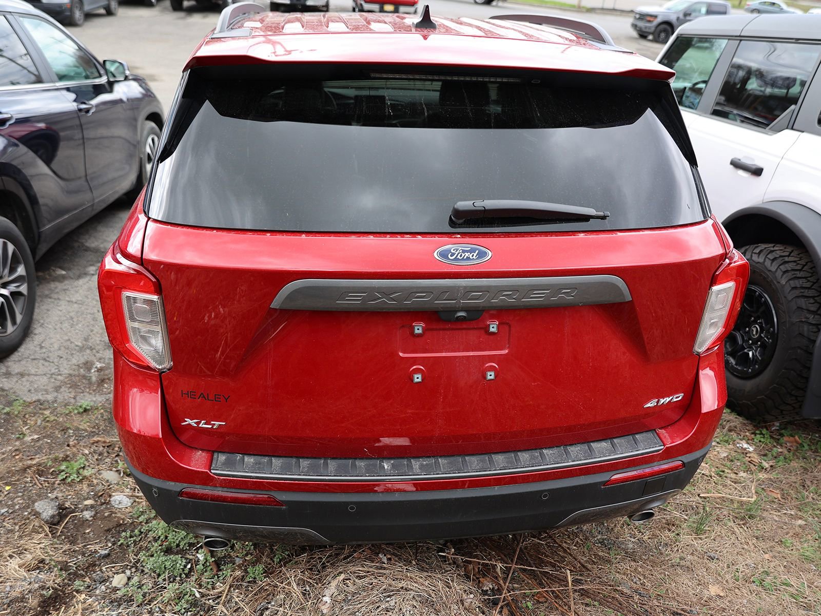 Used 2023 Ford Explorer XLT w/ Equipment Group 202A image 3