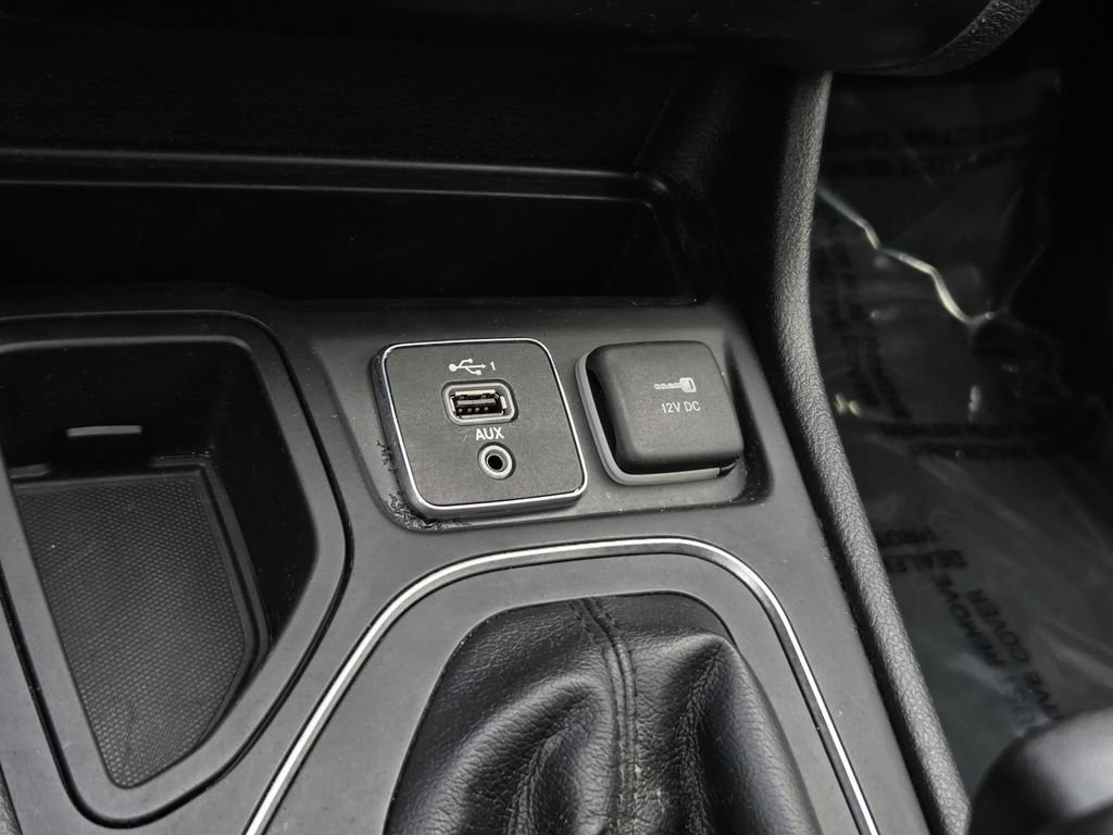 Used 2019 Jeep Cherokee Latitude w/ Popular Appearance Group FWD image 30