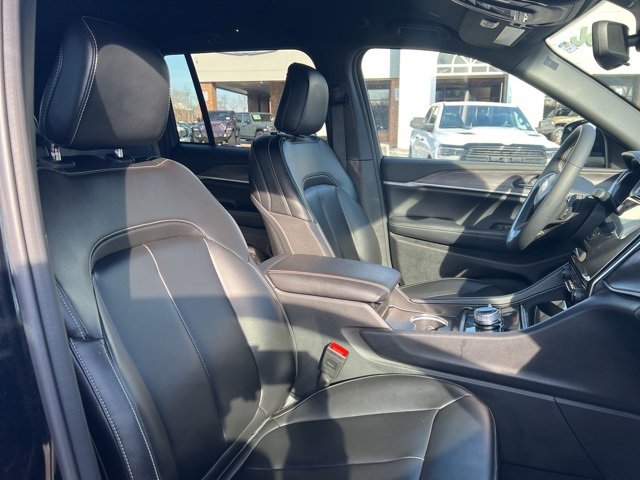 Used 2024 Jeep Grand Cherokee Limited image 12