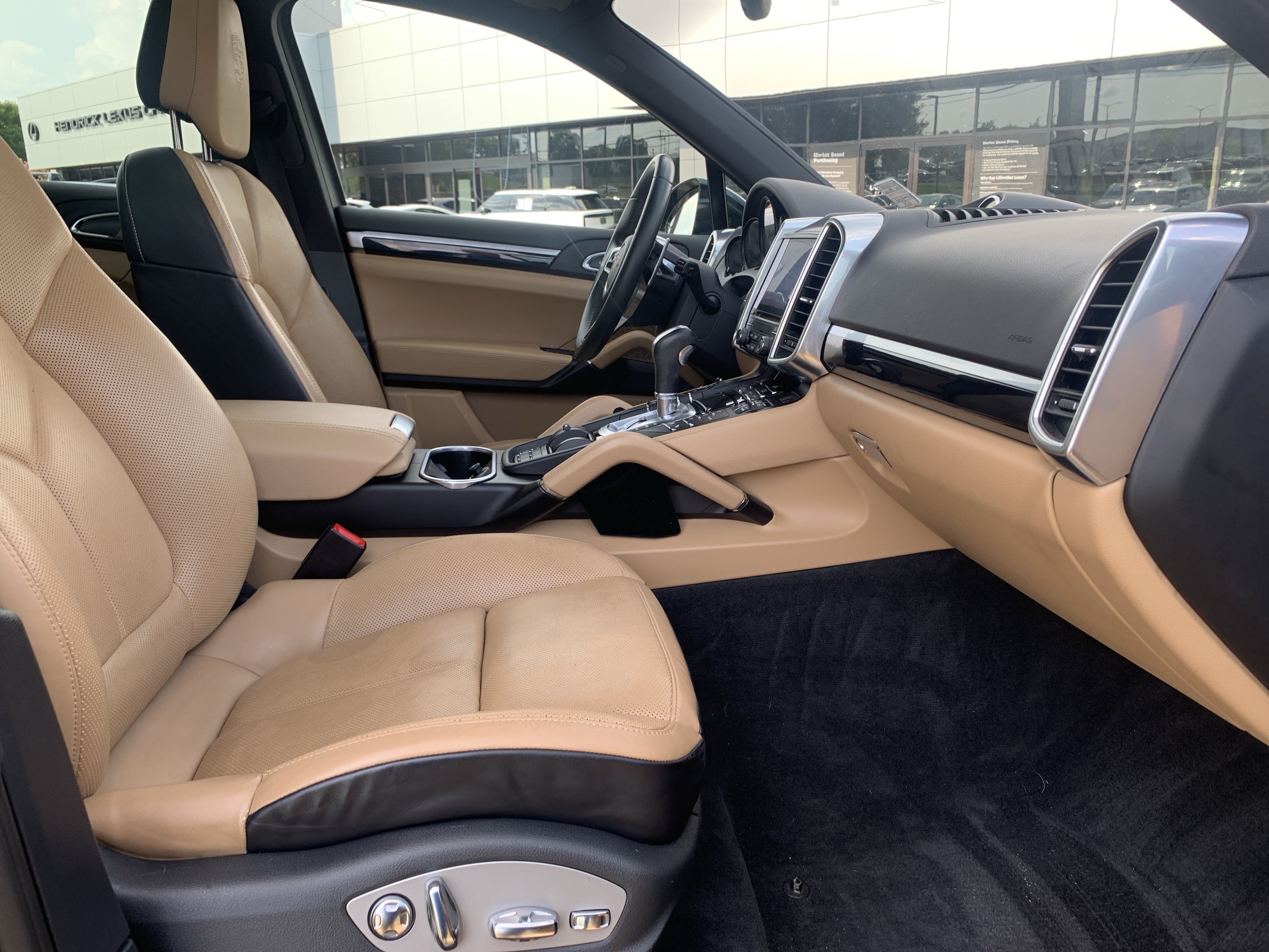 Used 2018 Porsche Cayenne Platinum Edition AWD/4WD image 35
