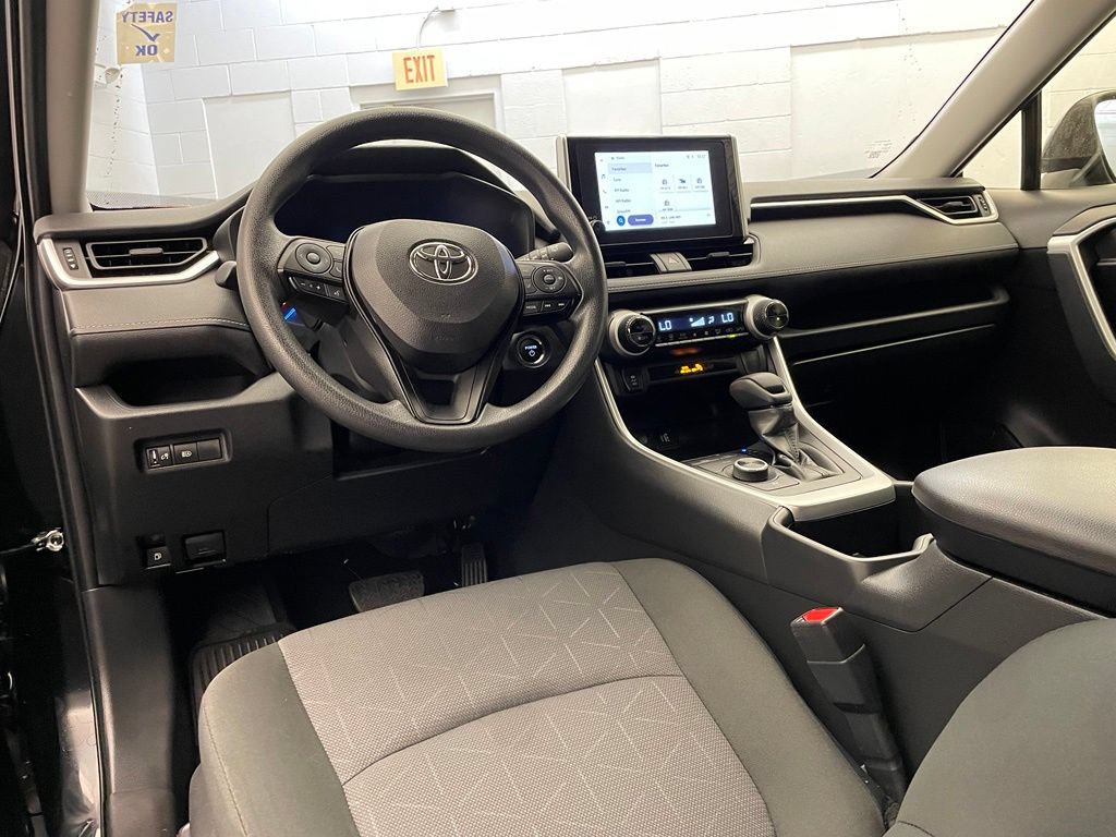 Used 2025 Toyota RAV4 XLE AWD/4WD image 14