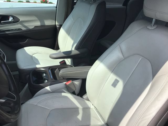 Used 2017 Chrysler Pacifica Touring-L FWD image 25
