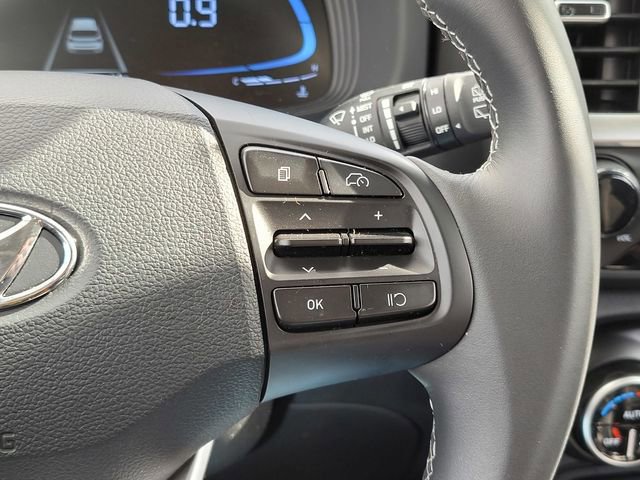 Certified 2025 Hyundai Venue SEL image 26