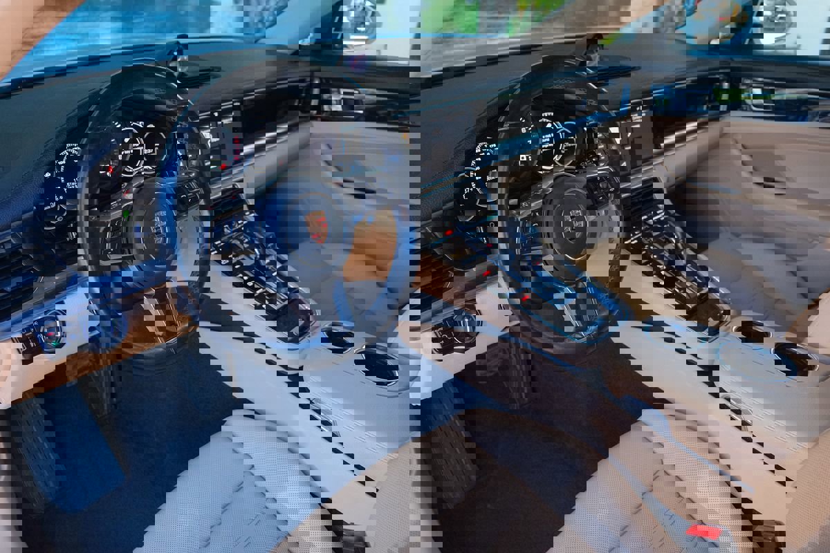 Used 2017 Porsche Panamera image 14