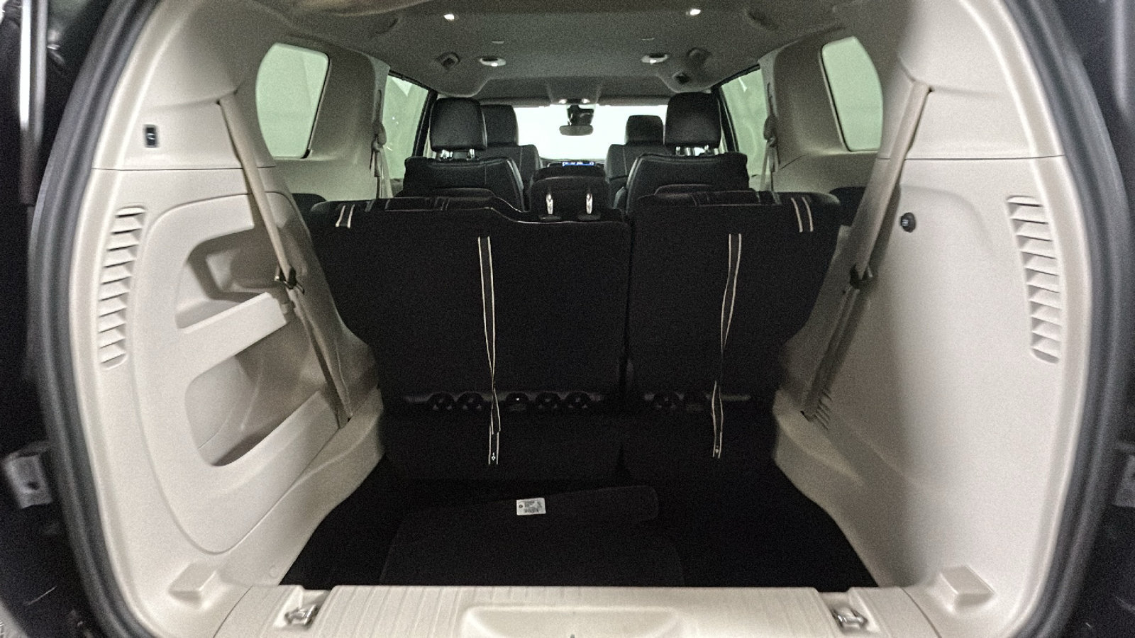 Used 2024 Chrysler Pacifica Touring-L FWD image 31