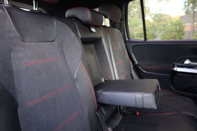 Used 2024 Mercedes-Benz GLB 250 4MATIC image 35