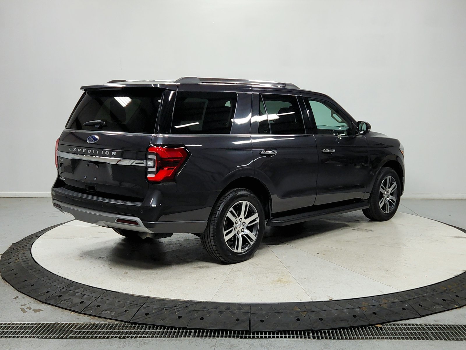 Used 2024 Ford Expedition Limited RWD image 8