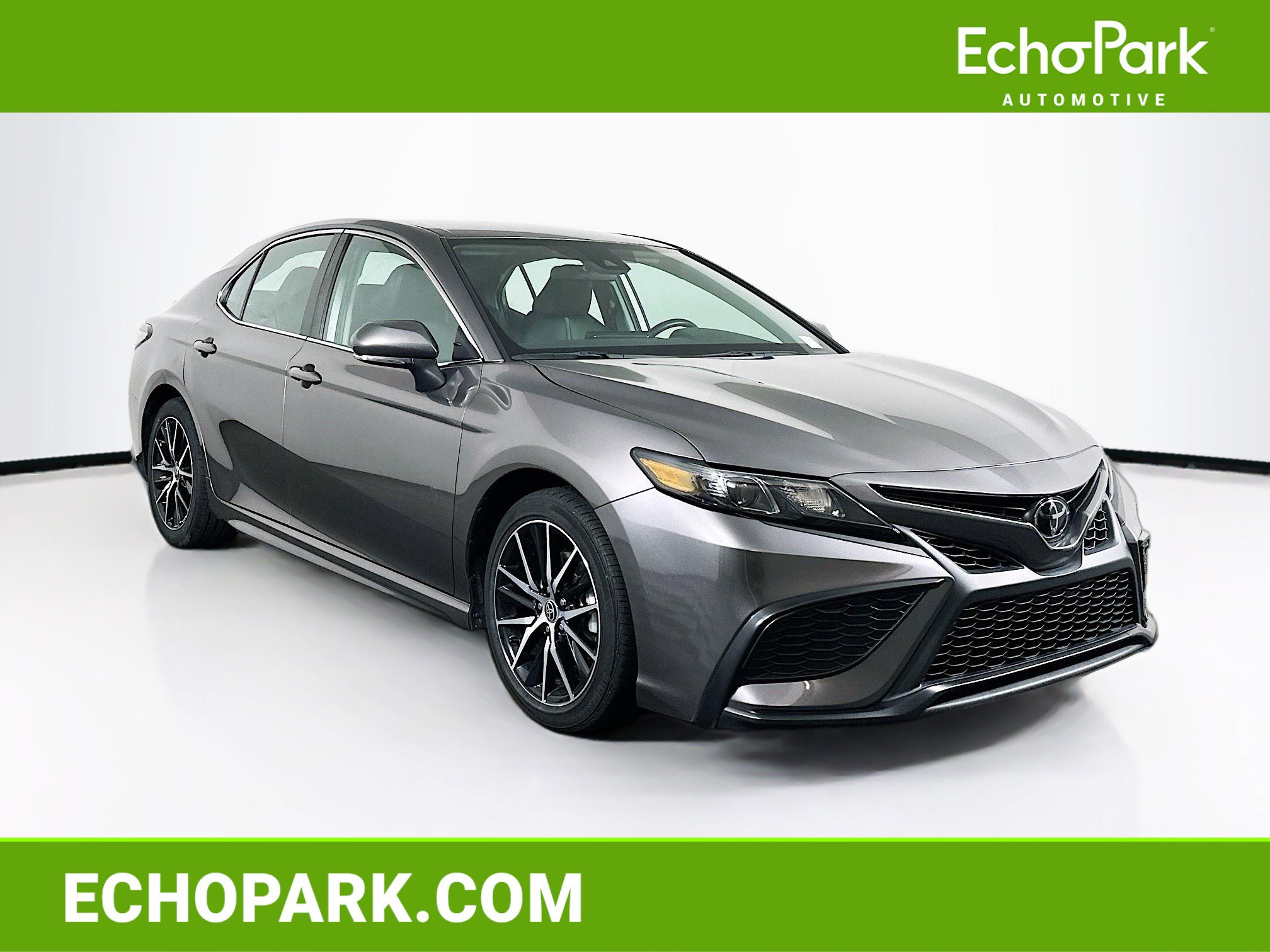 Used 2023 Toyota Camry SE FWD image 1
