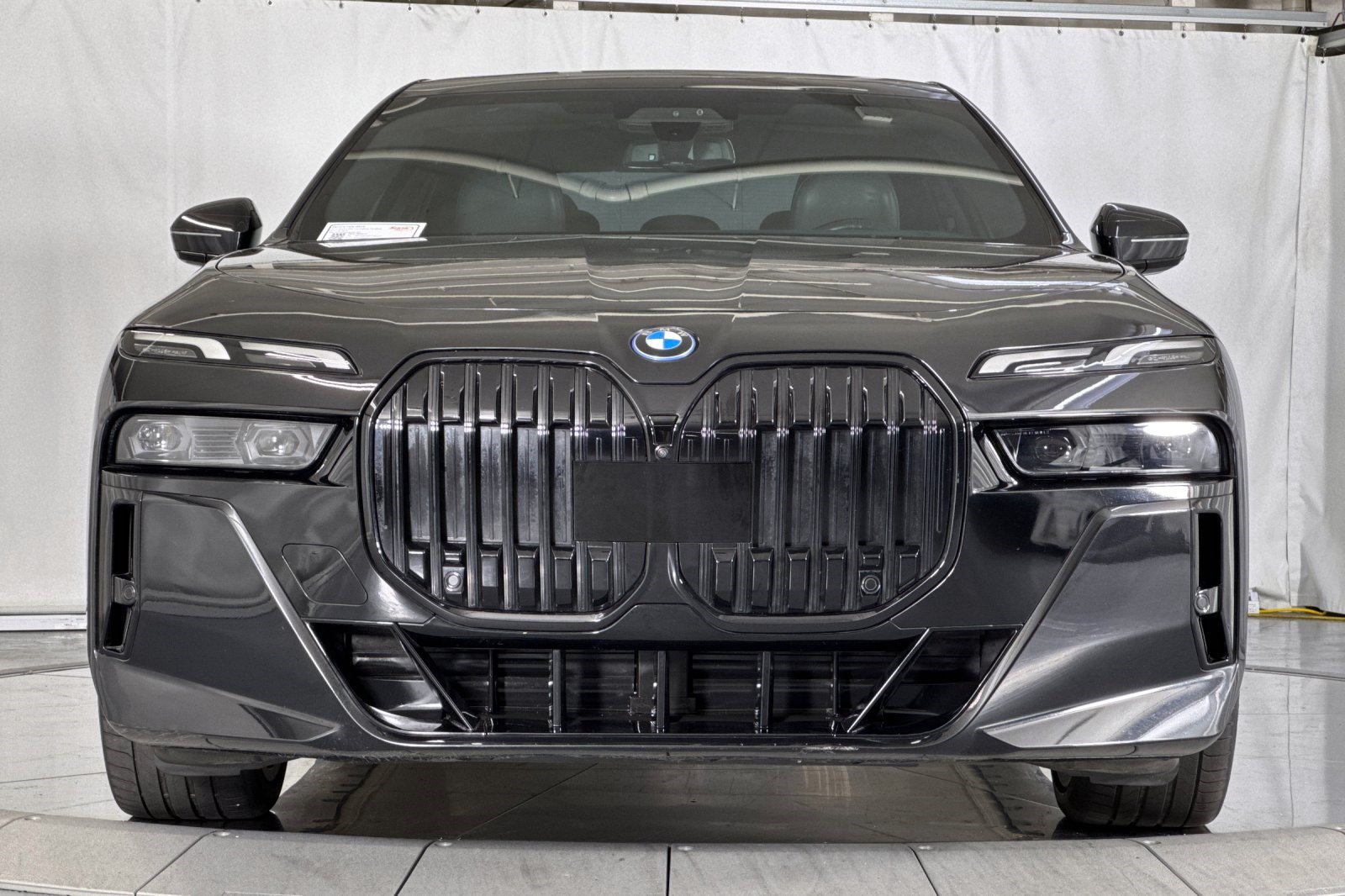 Used 2023 BMW i7 xDrive60 AWD/4WD image 5