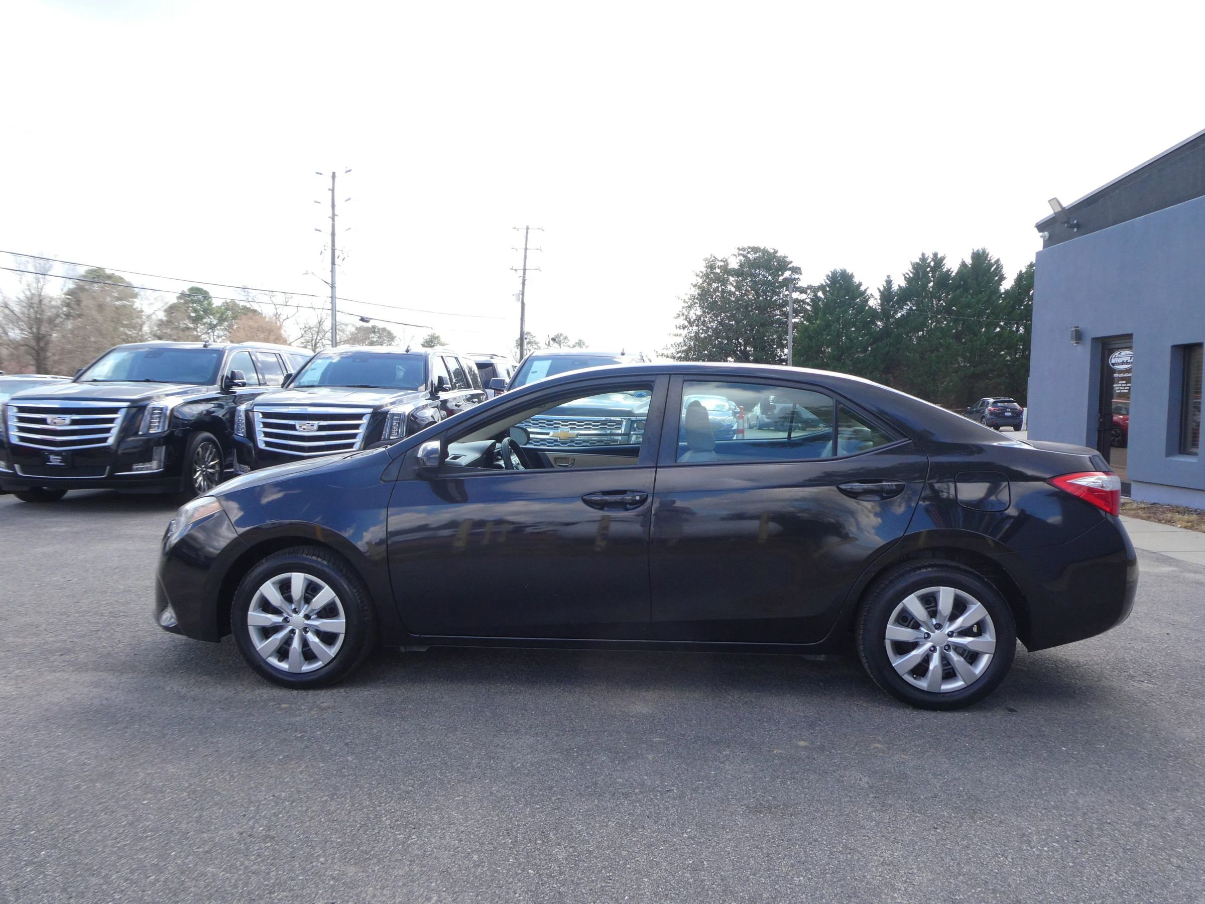 Used 2015 Toyota Corolla LE FWD image 9