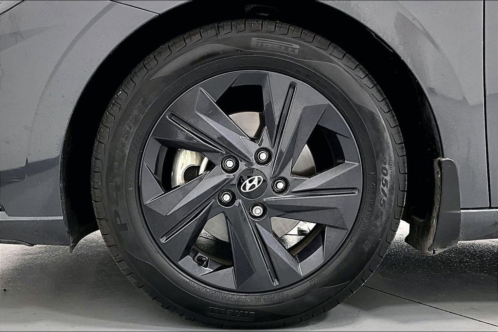 Used 2022 Hyundai Elantra SEL w/ Convenience Package FWD image 11
