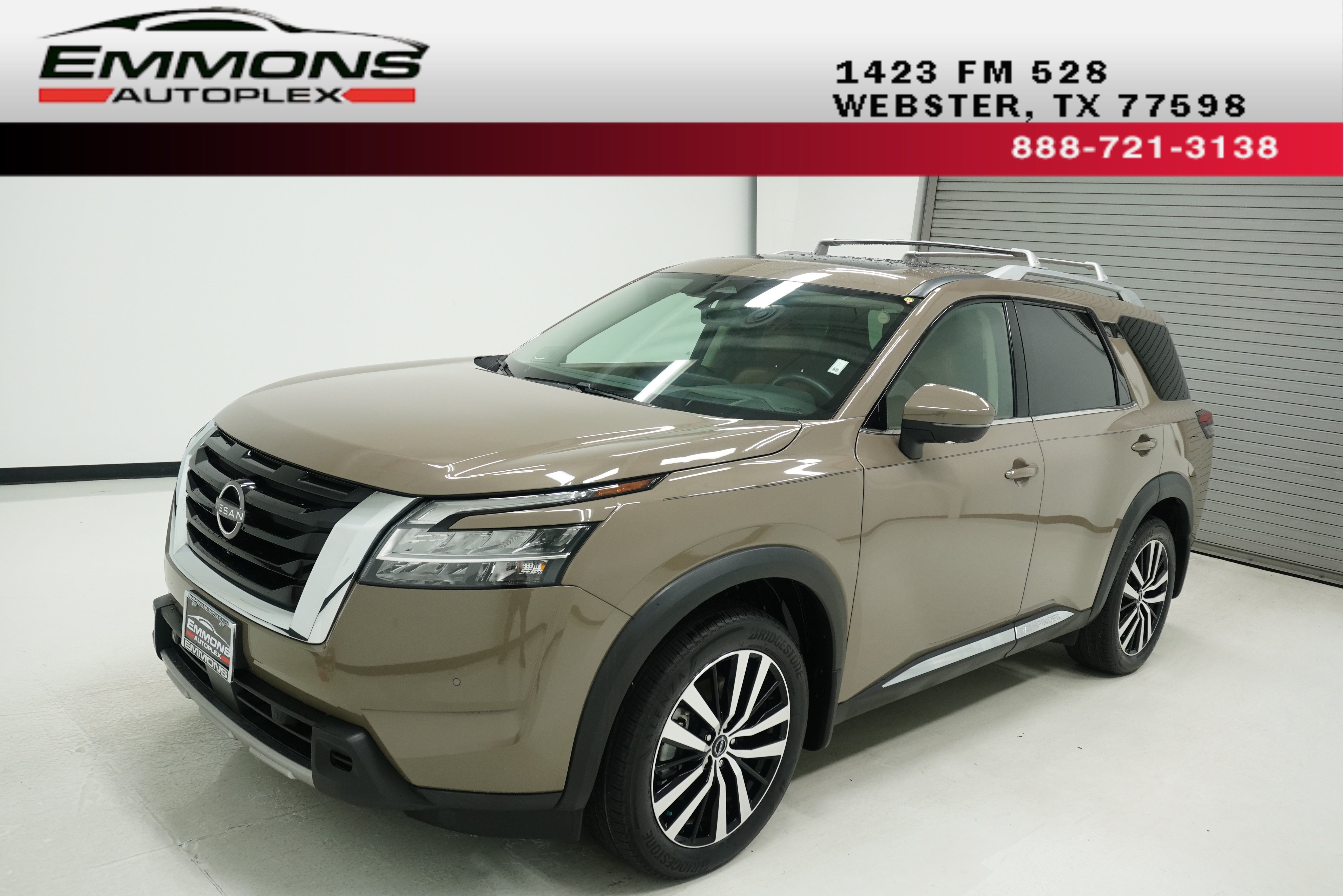 Used 2023 Nissan Pathfinder Platinum FWD image 1