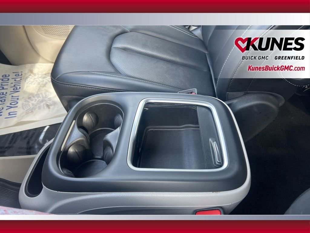 Used 2024 Chrysler Pacifica Limited FWD image 32