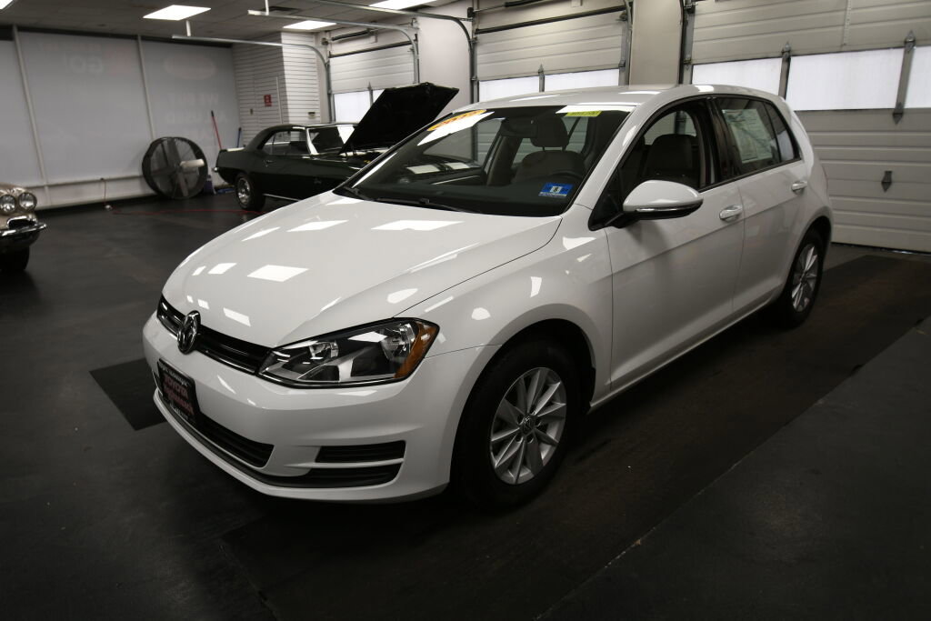 Used 2017 Volkswagen Golf S image 4