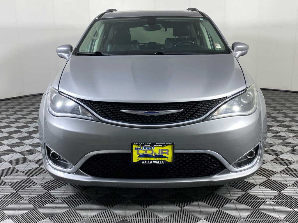 Used 2018 Chrysler Pacifica Touring-L FWD image 2