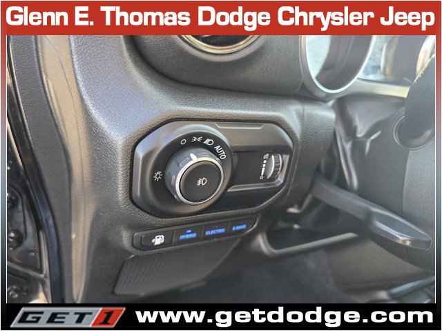 Used 2023 Jeep Wrangler Sahara image 21