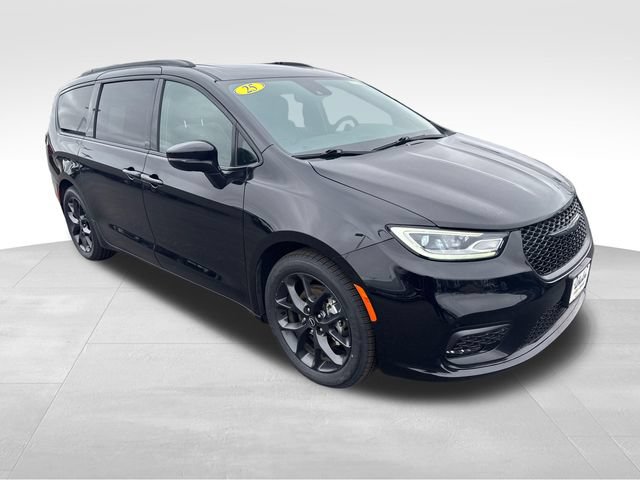 Used 2025 Chrysler Pacifica Limited FWD image 9