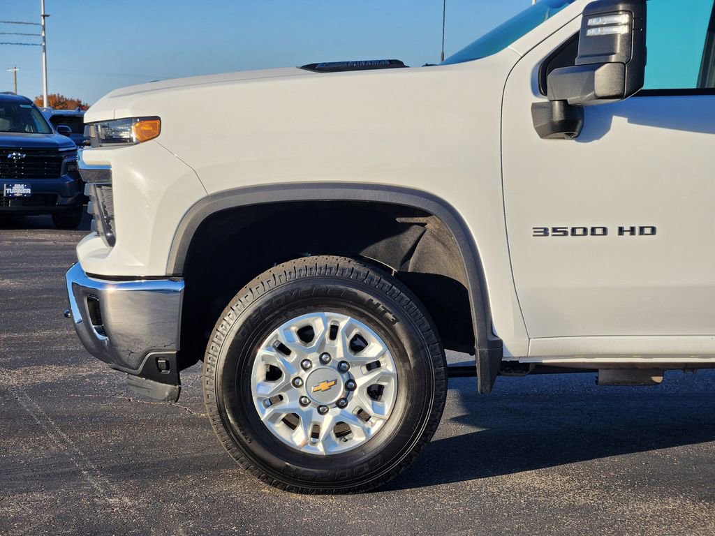Used 2024 Chevrolet Silverado 3500 LT w/ Safety Package image 8