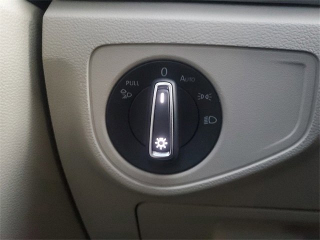 Used 2021 Volkswagen Atlas SEL Premium image 28