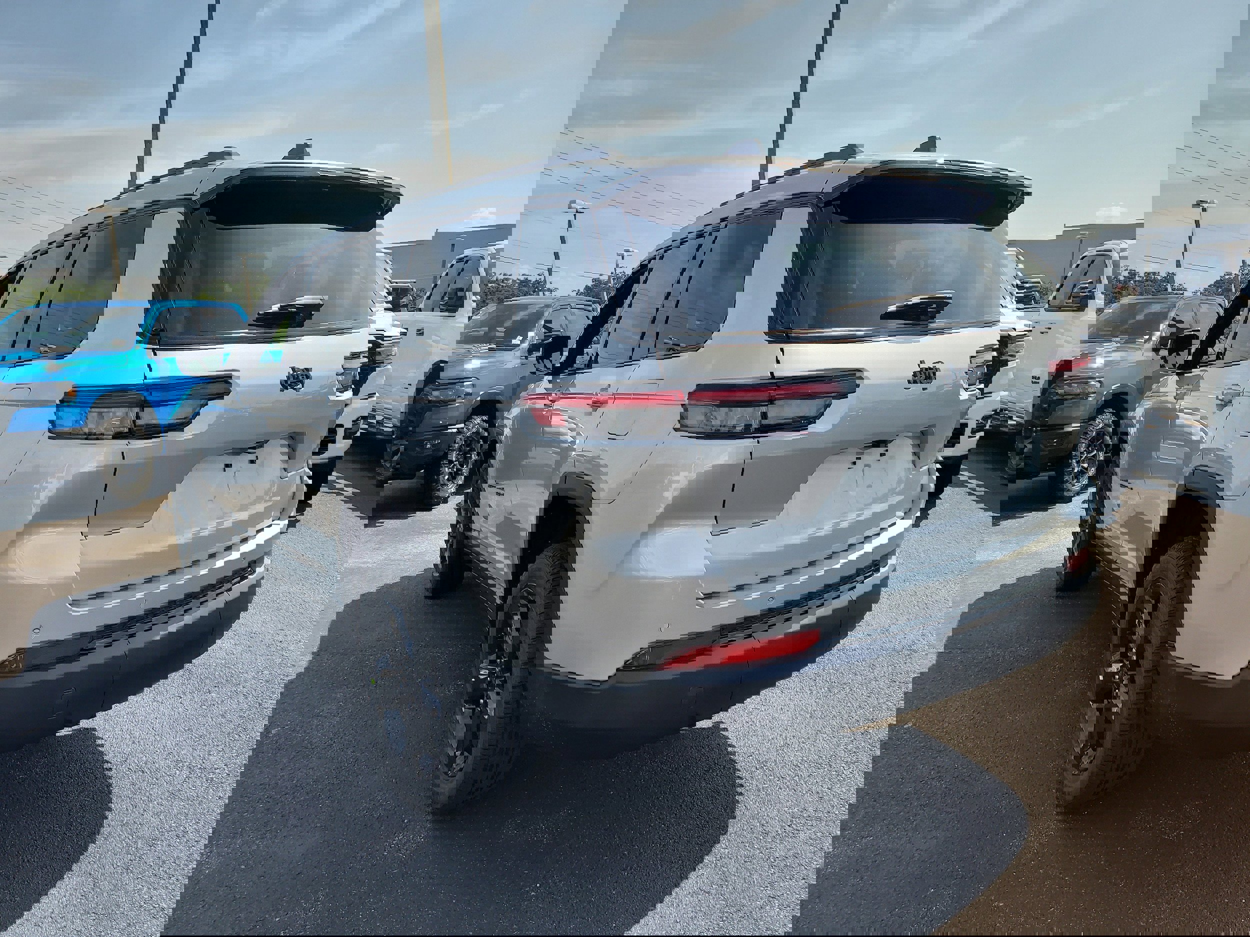 New 2025 Jeep Grand Cherokee L Altitude image 8