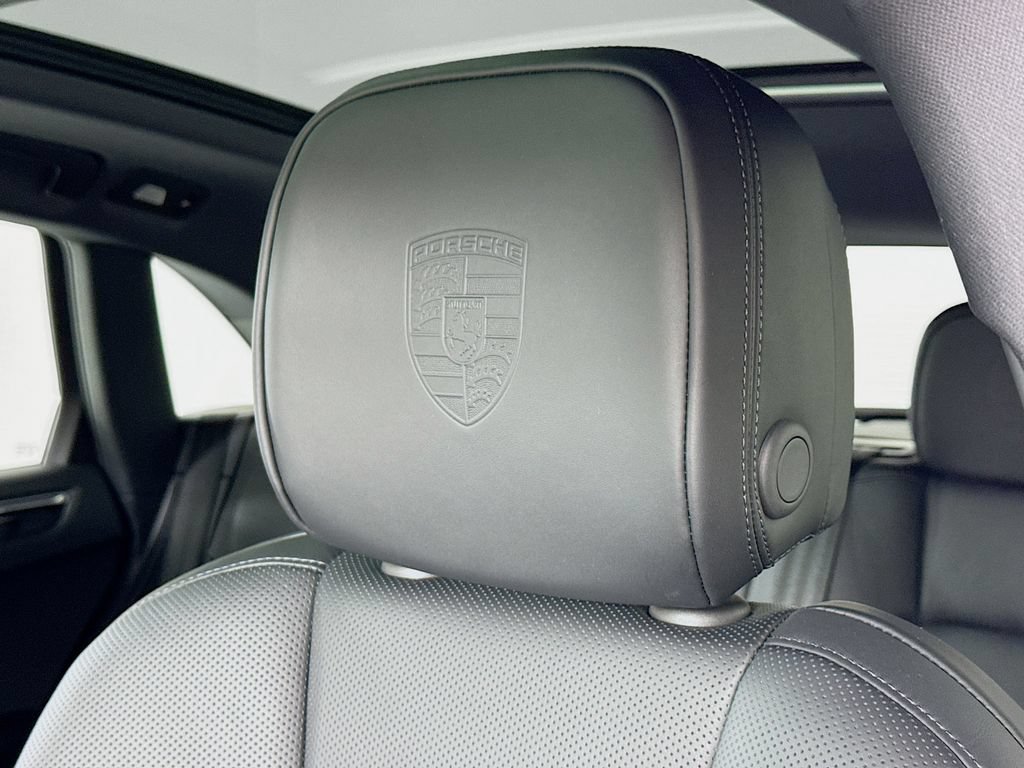 New 2026 Porsche Macan AWD/4WD image 15